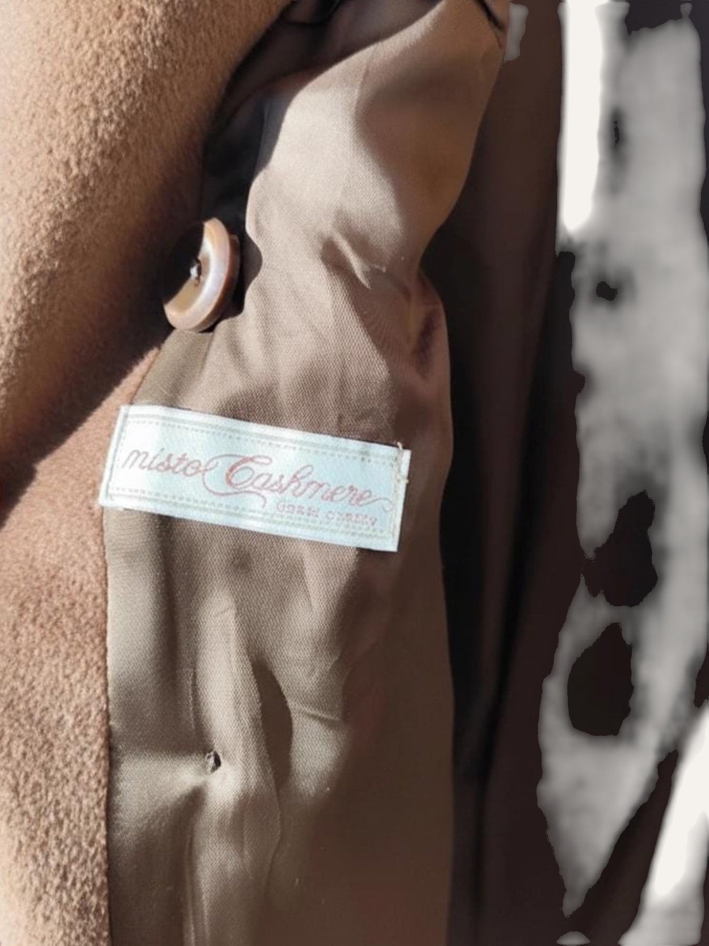 Piacenza 1733 Supercashmere Double-Breasted Coat in Camel