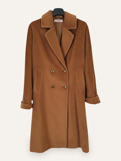 Piacenza 1733 Supercashmere Double-Breasted Coat in Camel
