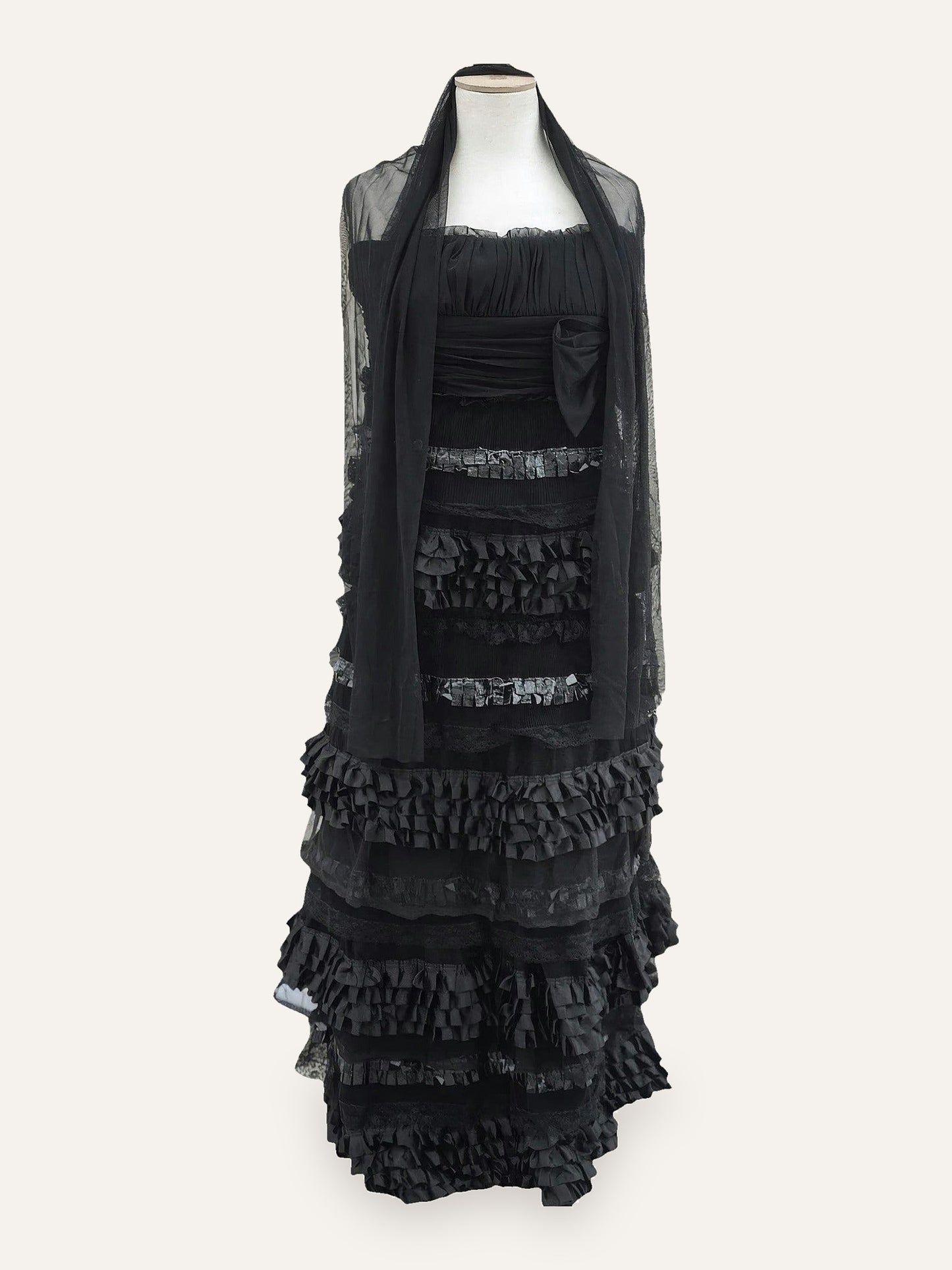 Venus Club Tiered Ruffle & Lace Strapless Gown