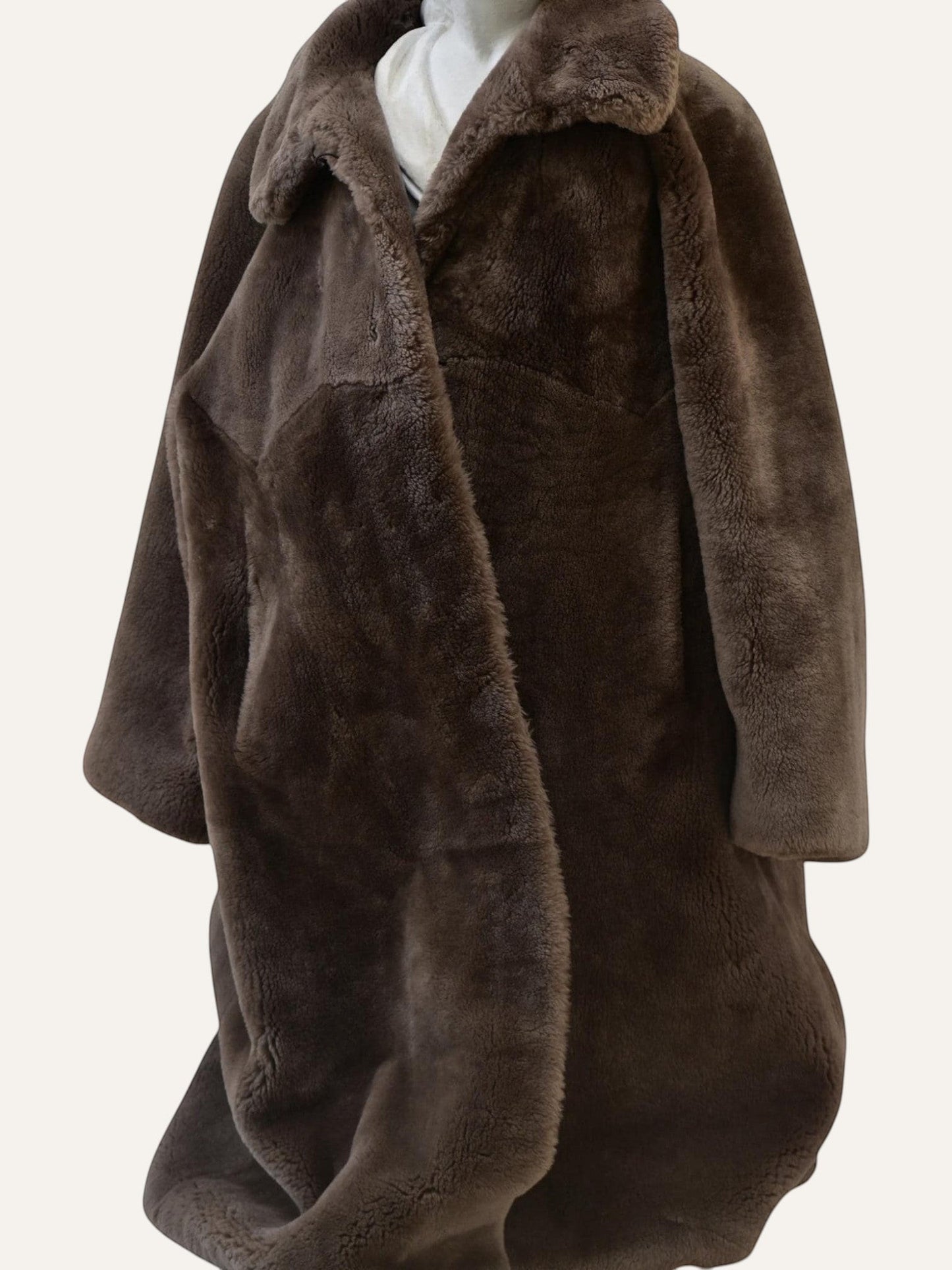 Anemoia Vestiaire brown luxury vegan fur long coat with wide lapels and oversized fit. Cozy teddy bear texture.