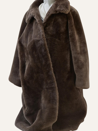 Anemoia Vestiaire brown luxury vegan fur long coat with wide lapels and oversized fit. Cozy teddy bear texture.