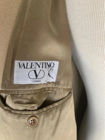 Anemoia Vestiaire vintage camel wool coat with Valentino Uomo label, double-breasted, oversized fit.