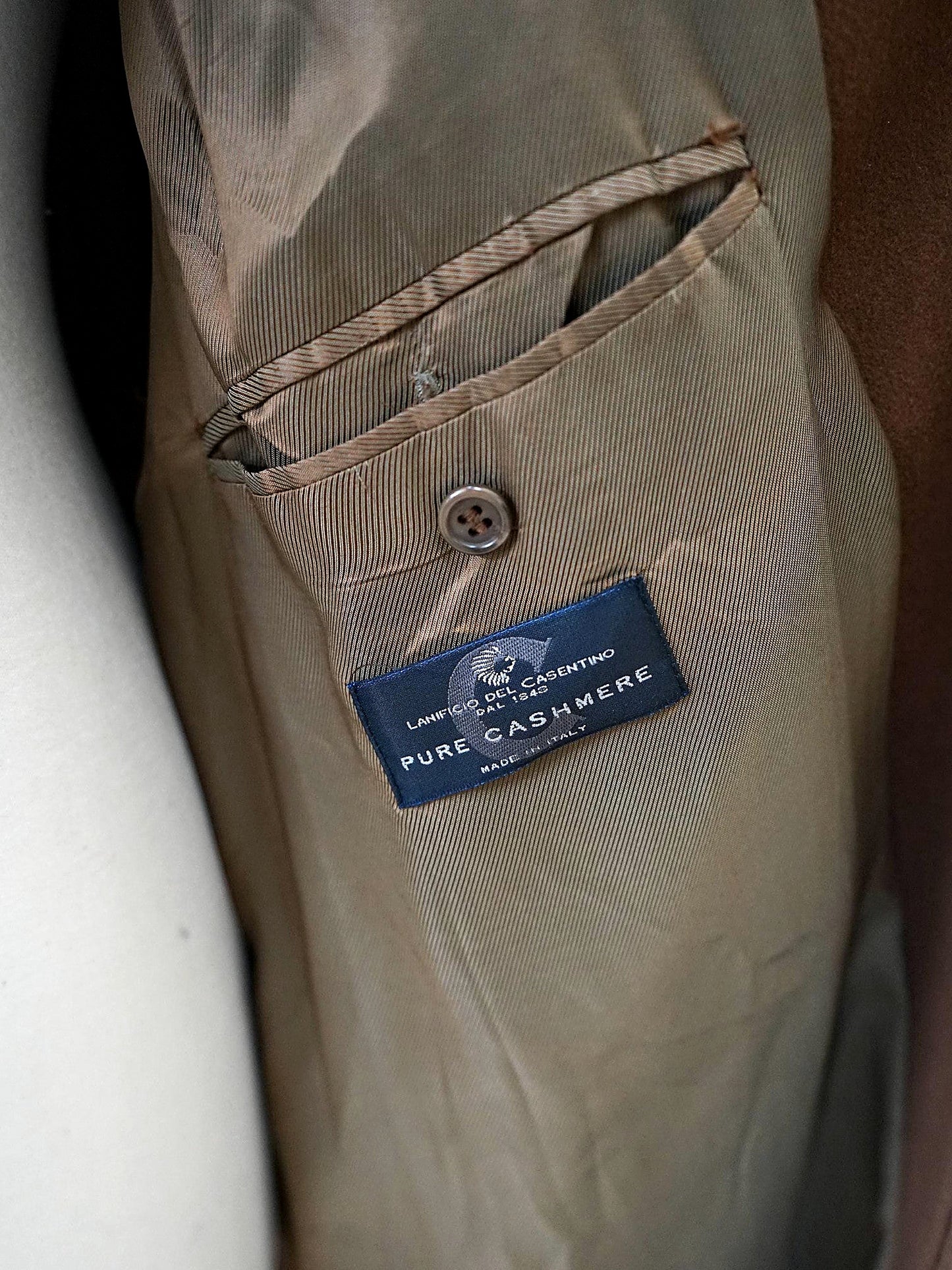Interior Lanificio del Casentino Pure Cashmere Made in Italy label