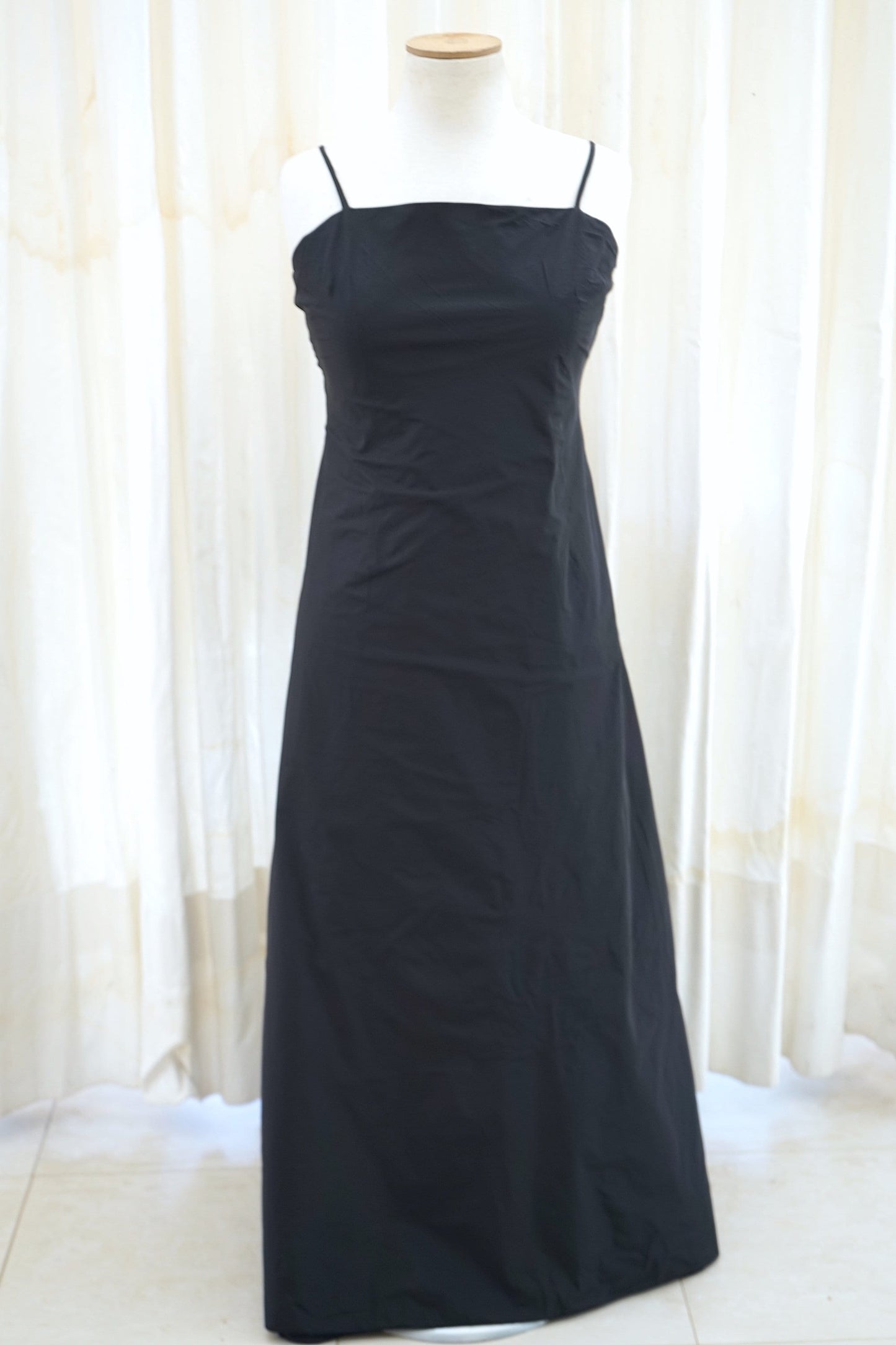 Sleeveless taffeta evening gown, side view