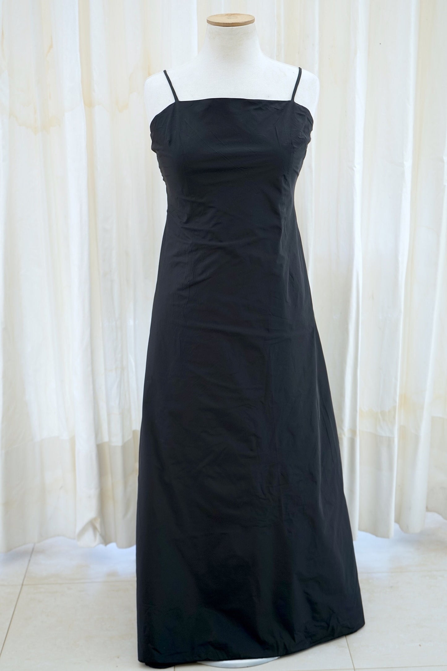 Taffeta gown with open back, rear view