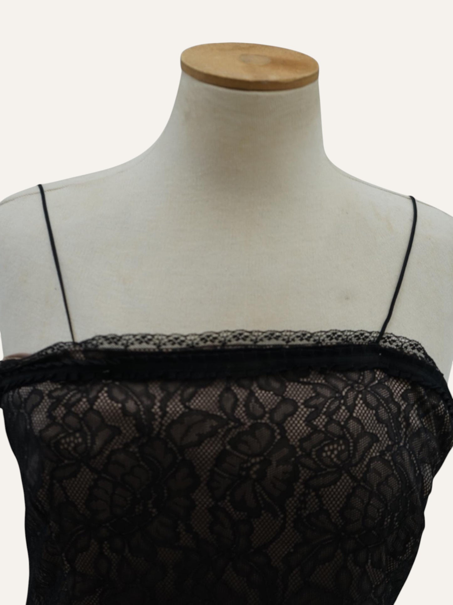 Lace Slip Dress Scallop Hem in Noir