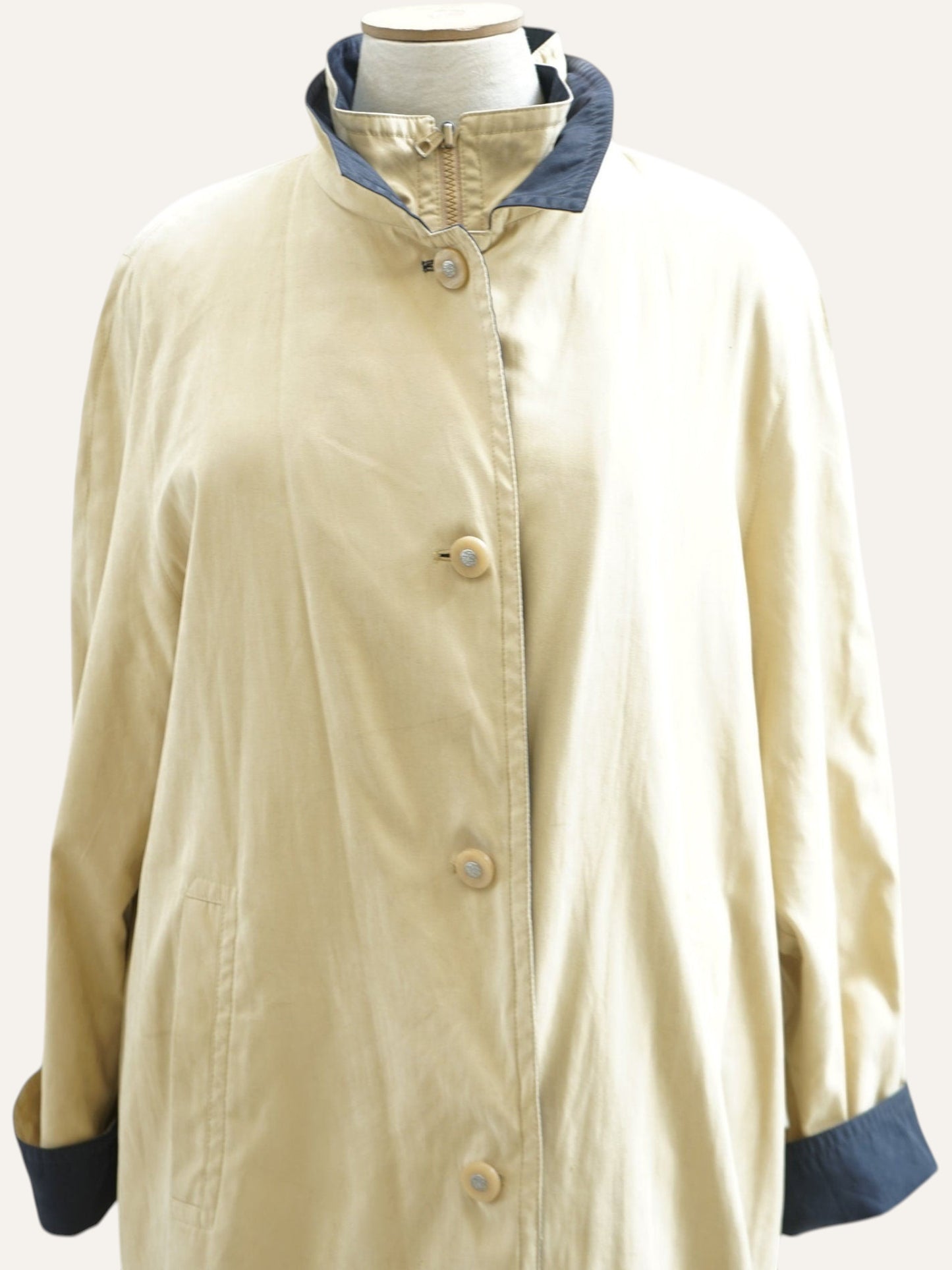 City Classic Contrast-Collar Trench Coat