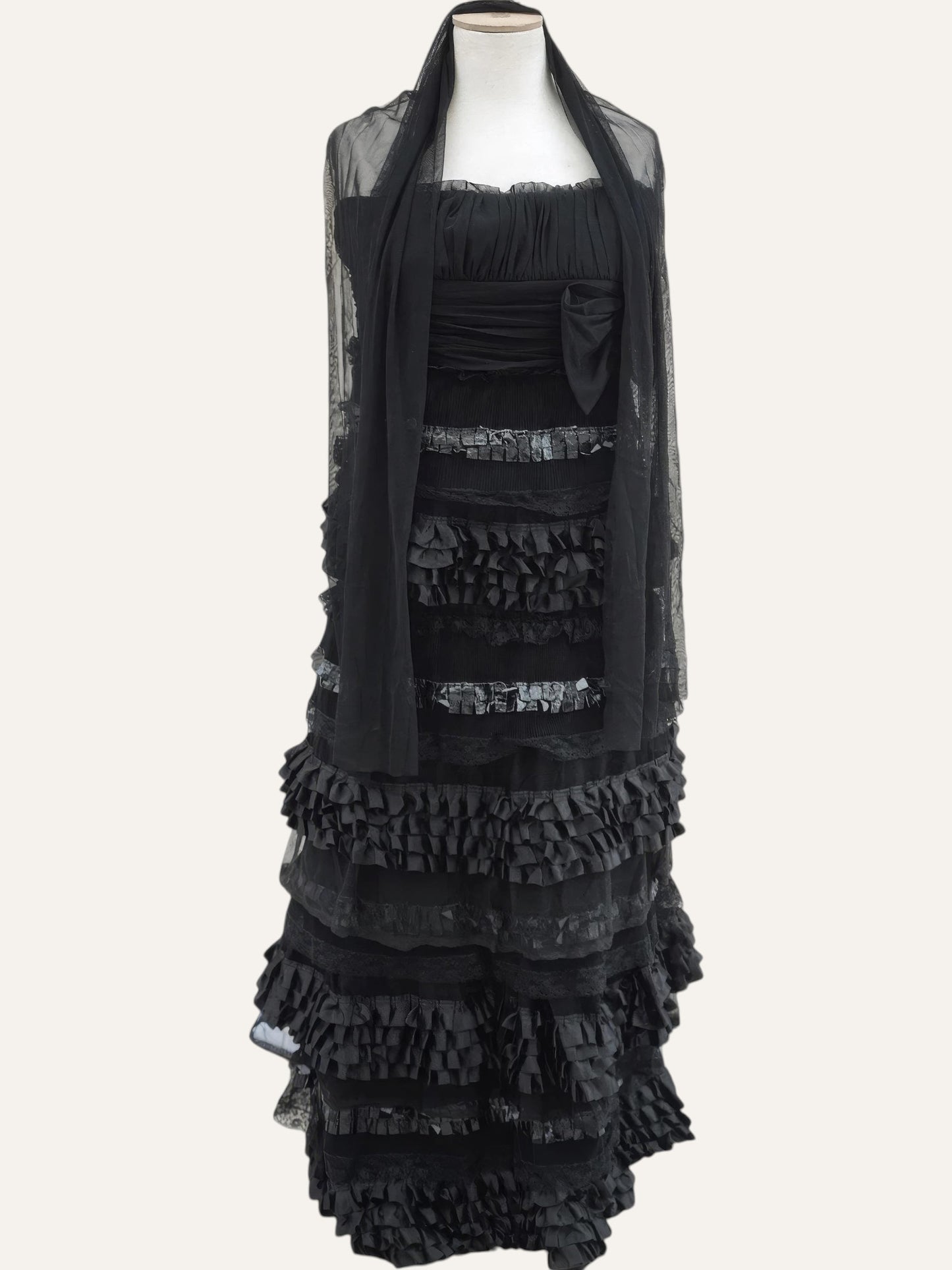 Venus Club Tiered Ruffle & Lace Strapless Gown