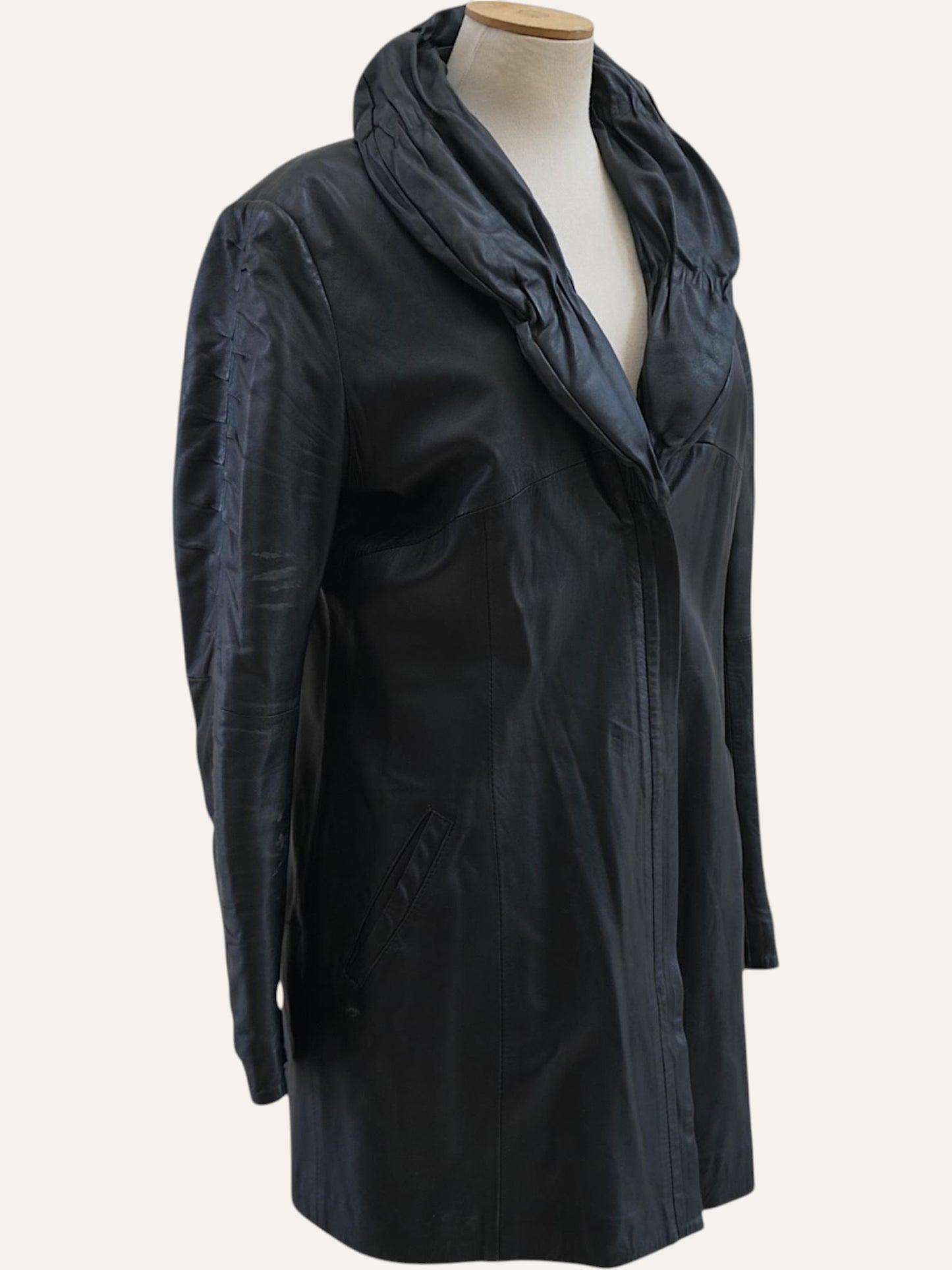 Leather Ruched Collar Noir Coat