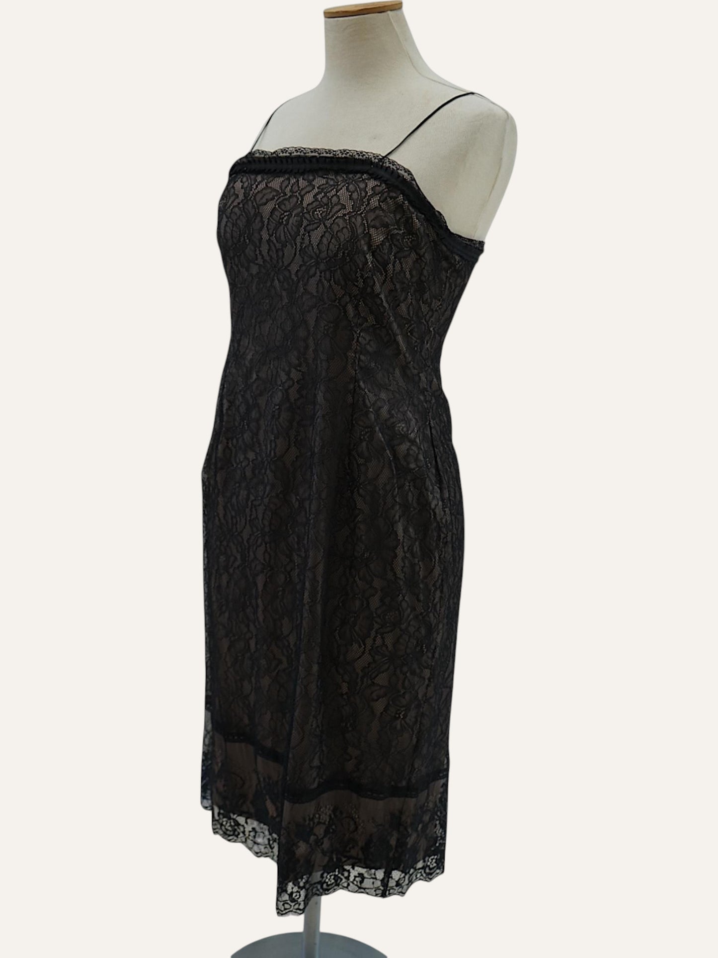 Lace Slip Dress Scallop Hem in Noir